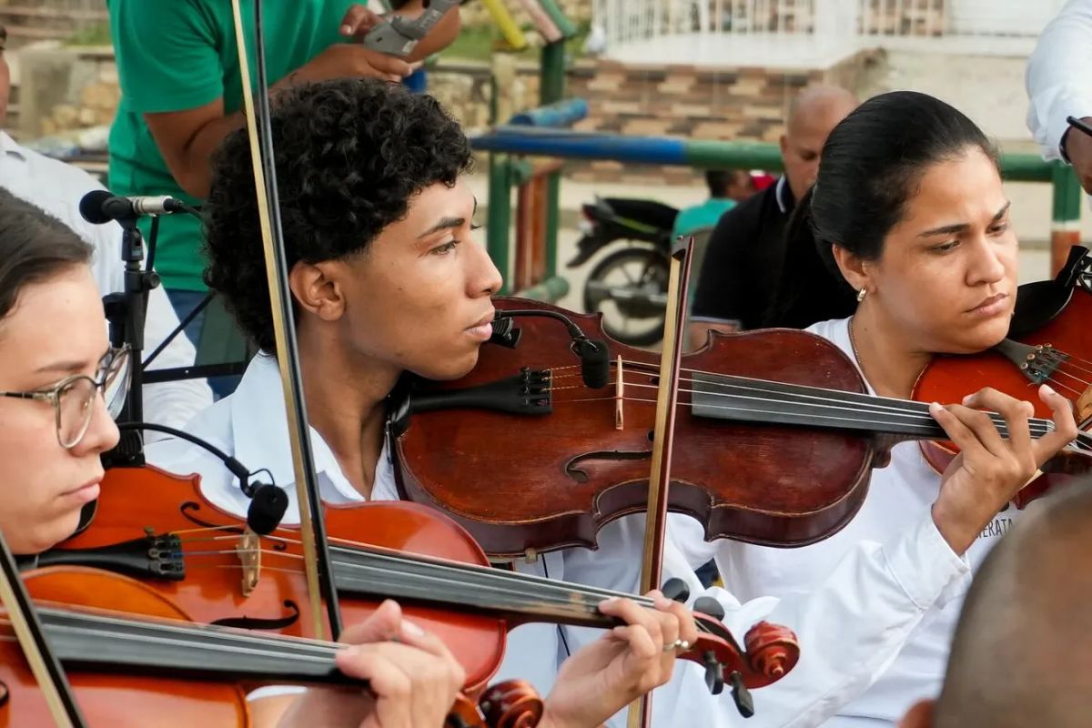 Camerata Heroica (Camerata Heroica, a distinguished youth chamber orchestra from Cartagena, Colombia)